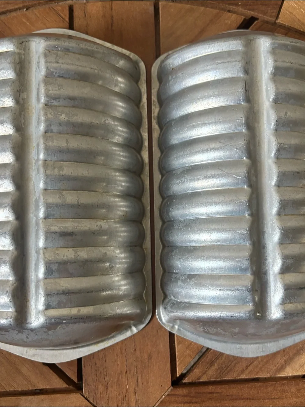 2 Vintage Aluminum Ribbed Loaf Pan Set 8”x4.5”